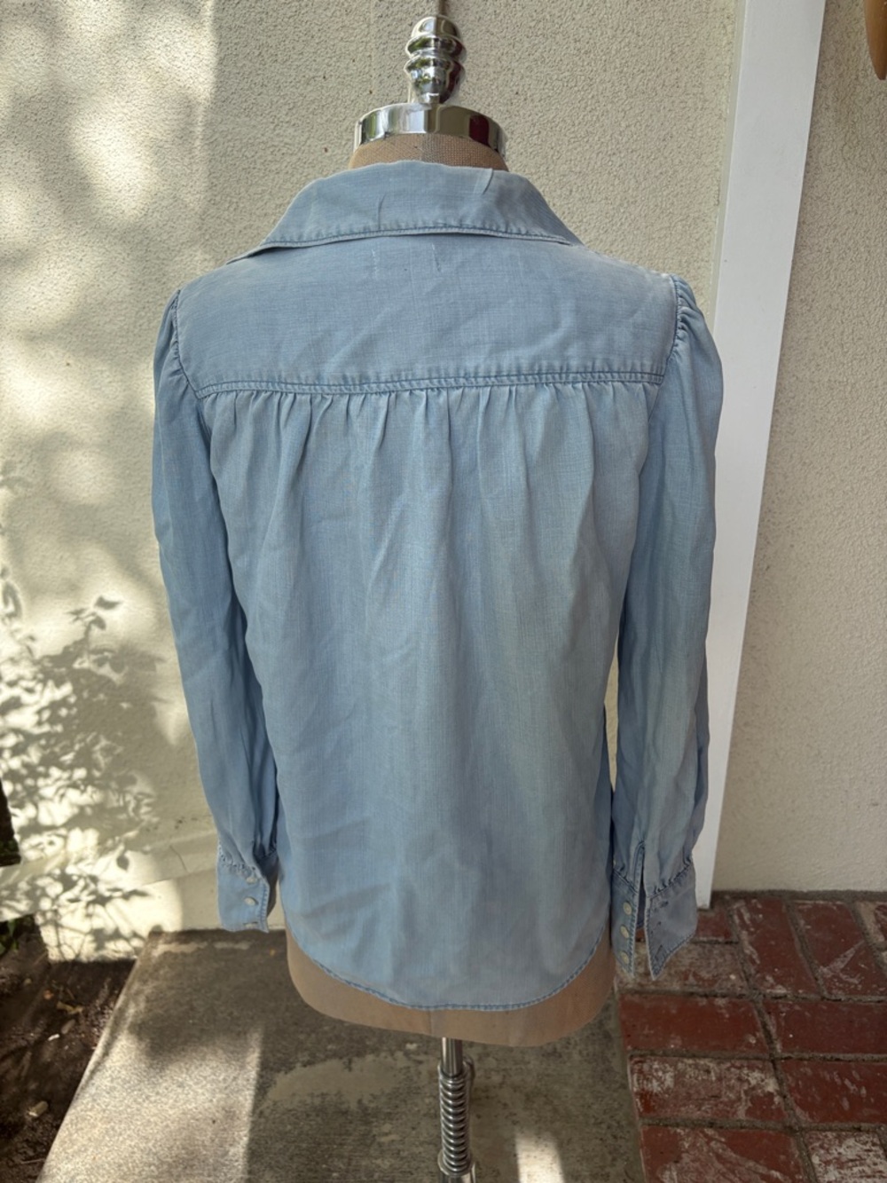 FRAME Denim Light Blue Chambray Button-Front shirt w/ puff sleeves from Neiman’s - Picture 6 of 11